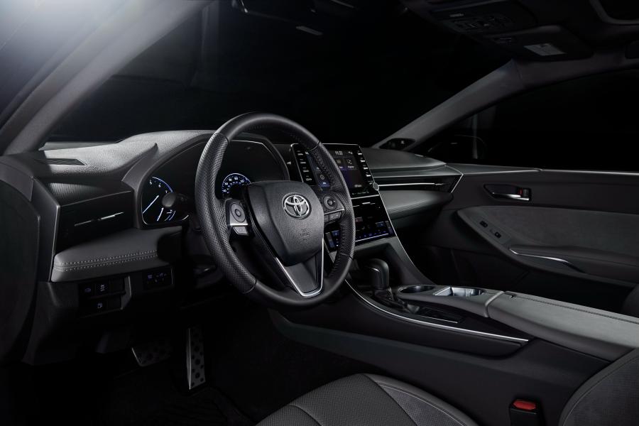 Интерьер Toyota Avalon XSE 2018 года  (фото 10 из 28)